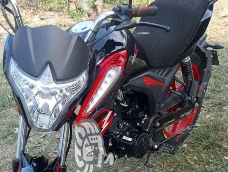 Estudiante sufre violento robo de su motocicleta en Texistepec