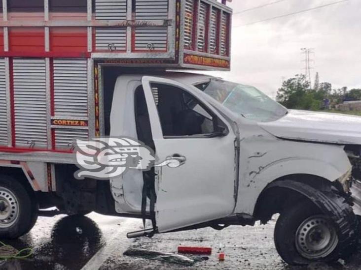 Camioneta impactó barra de contención de la Cosolea-Nuevo Teapa