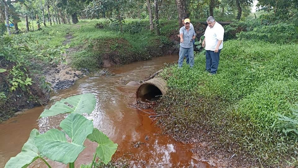 Supervisa alcalde derrame en afluente de Moloacán