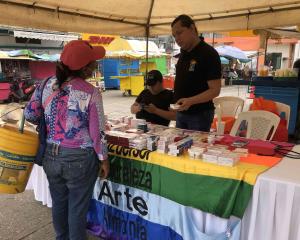 (+Video)En Acayucan, comunidad LGBTTT+ colecta medicamentos para sectores vulnerables