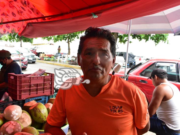 (+Video) Coyotaje eleva precios en el Mercado Morelos
