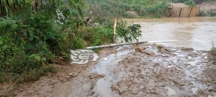 Dos comunidades afectadas en Las Choapas por caída de puente