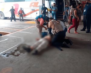 Hombre muere por un infarto en terminal de autobuses de Cosamaloapan