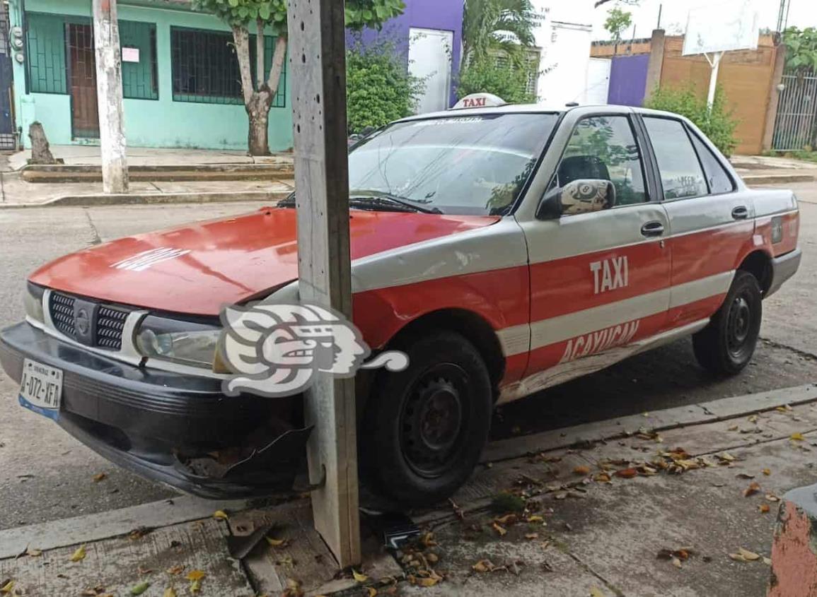 Abandonan taxi en barrio de Acayucan tras accidente