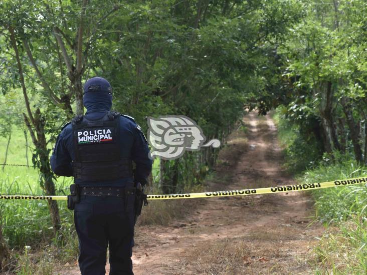 (+Video) Localizan asesinado a joven en zona rural de Texistepec