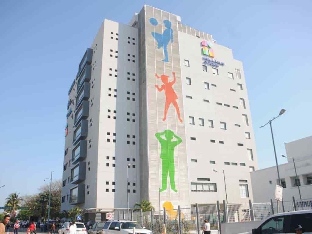 Instalan centro de acopio para ayudar a niños en la Torre Pediátrica de Veracruz