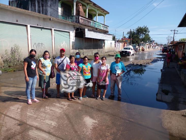 Vecinos de la Francisco Villa llevan 6 años caminando entre aguas negras