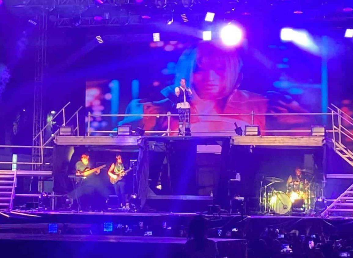 Mario Bautista hace vibrar el escenario de las fiestas de Santa Ana en Boca del Río