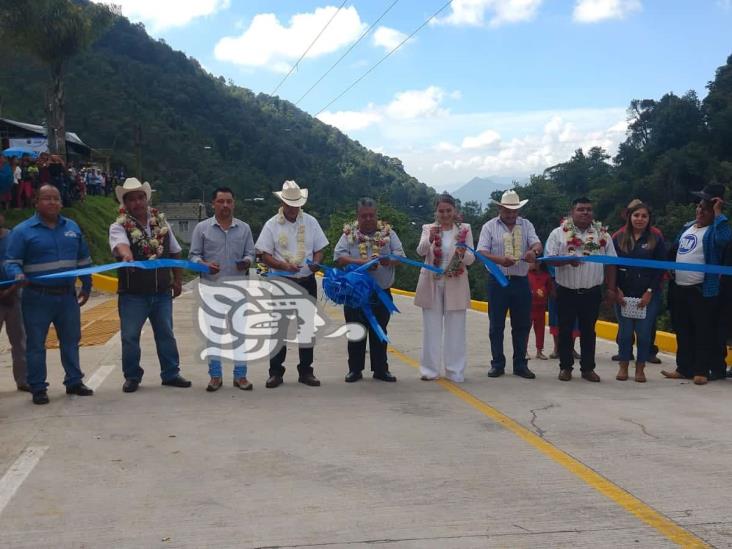 (+Video) Ayuntamiento de La Perla rehabilita tramo carretero de El Zapote
