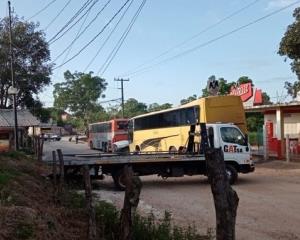 80 migrantes fueron asegurados en Acayucan, iban en dos camiones turísticos