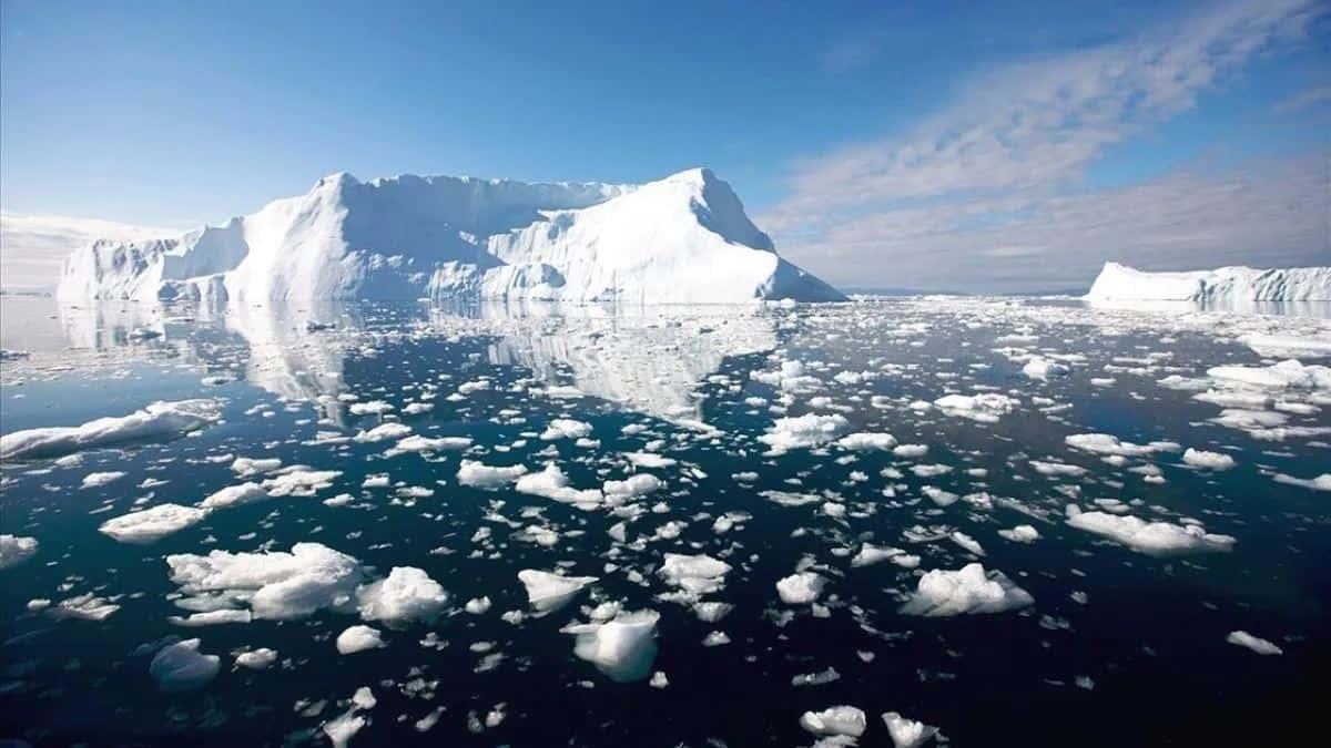 Aumenta el calentamiento global en el Ártico; hace más calor y casi no hay icebergs