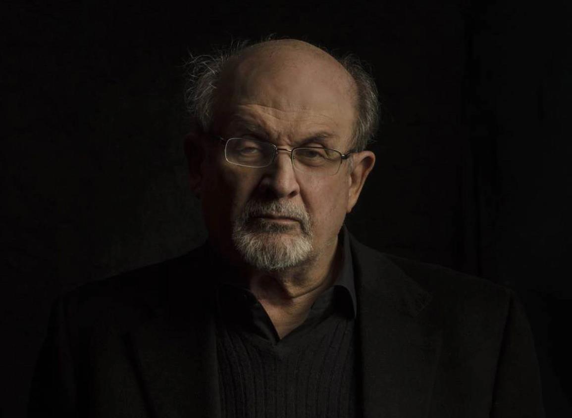 Rushdie podría perder un ojo; su hígado fue dañado