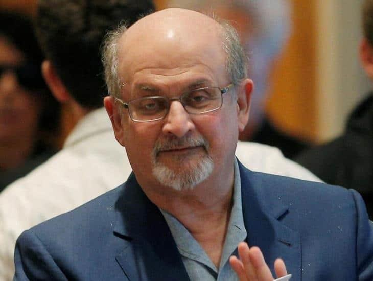 Retiran ventilador a Salman Rushdie por mejoría