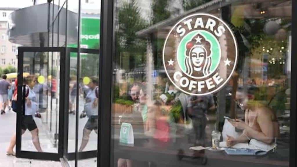 Versión rusa de Starbucks reabre con nuevo nombre y logo