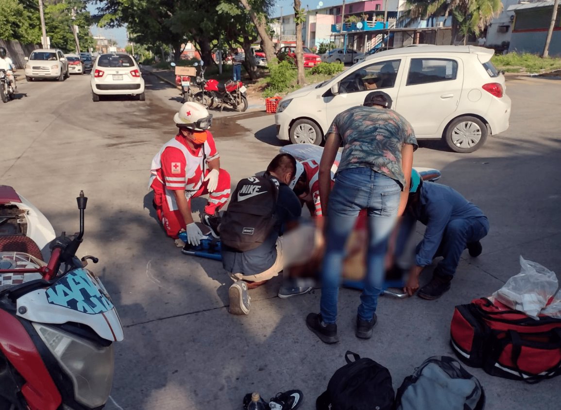 En Veracruz, mujer resulta herida tras sufrir accidente en motocicleta