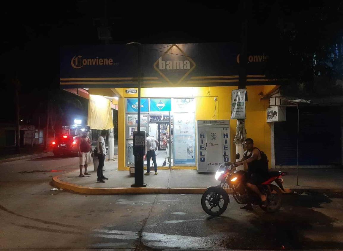 Por una “caguama”, sujeto vandalizó tienda de conveniencia en Villa Allende