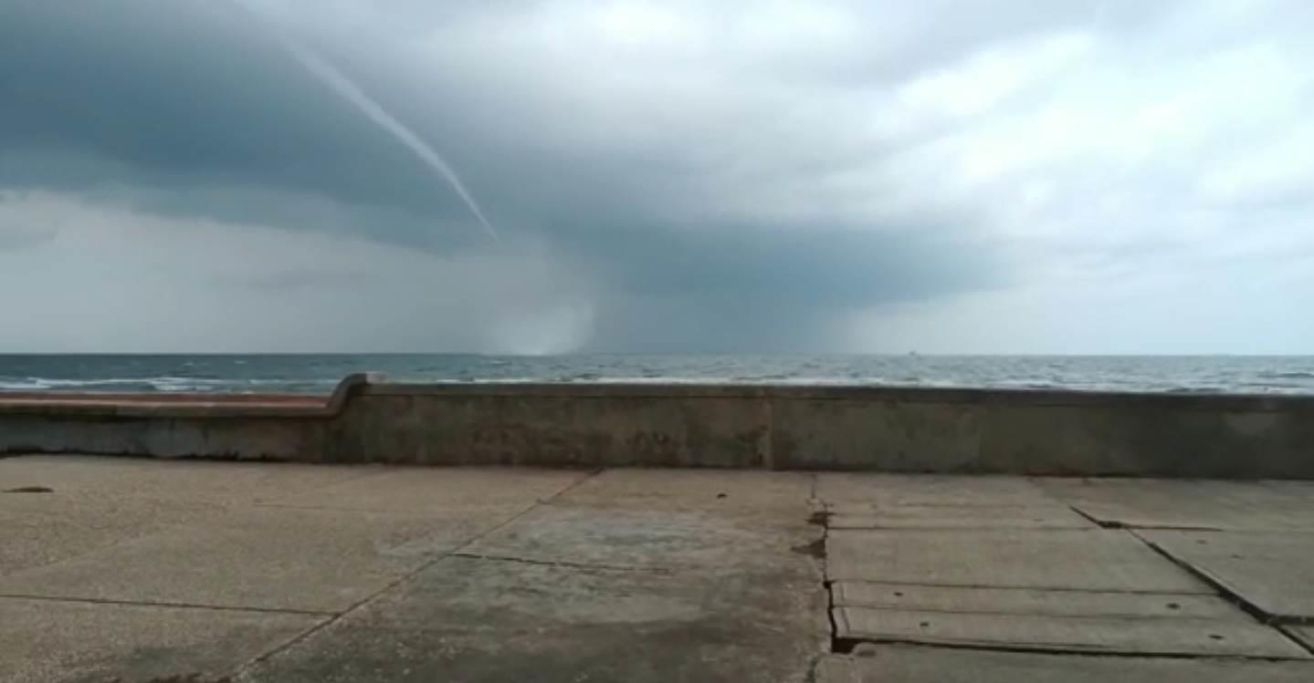 Se forman dos trombas marinas frente a Coatzacoalcos (+Video)