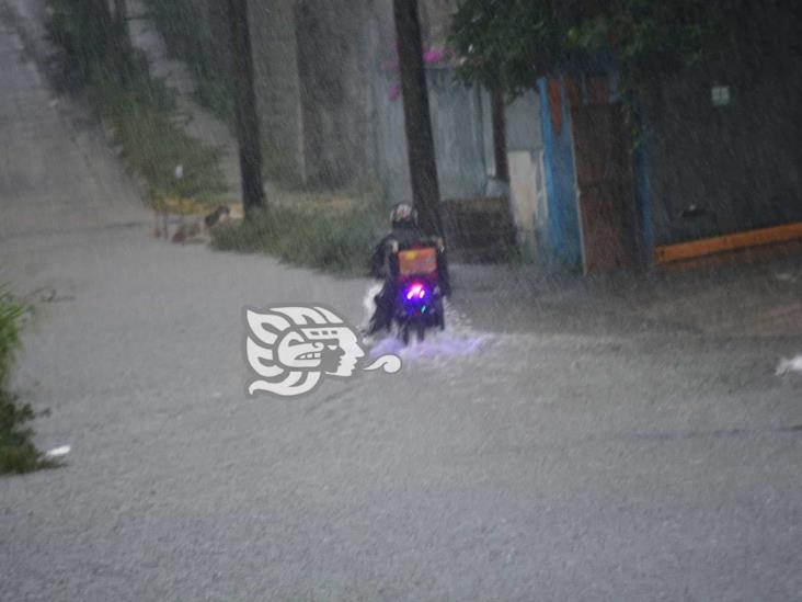 Diluvio en Coatzacoalcos: una Isla Oxxo y vecinos atrapados en domicilios(+Video)