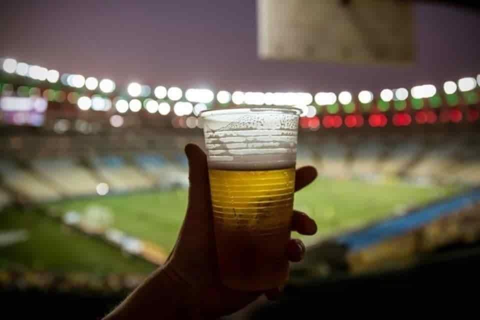 FIFA confirma que sí habrá venta de cerveza en estadios en Qatar