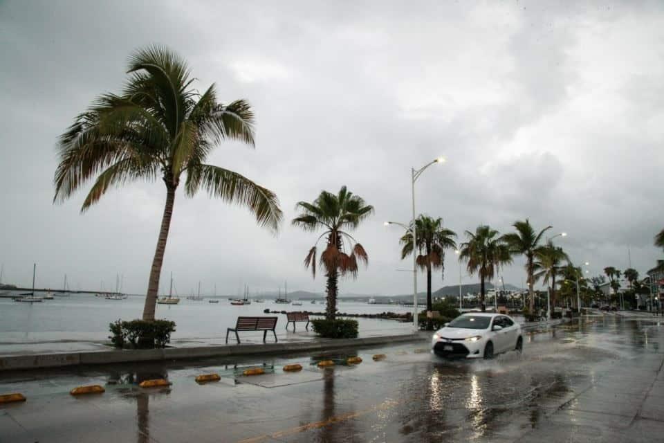 Kay se degrada a tormenta categoría 1 y afecta a Baja California