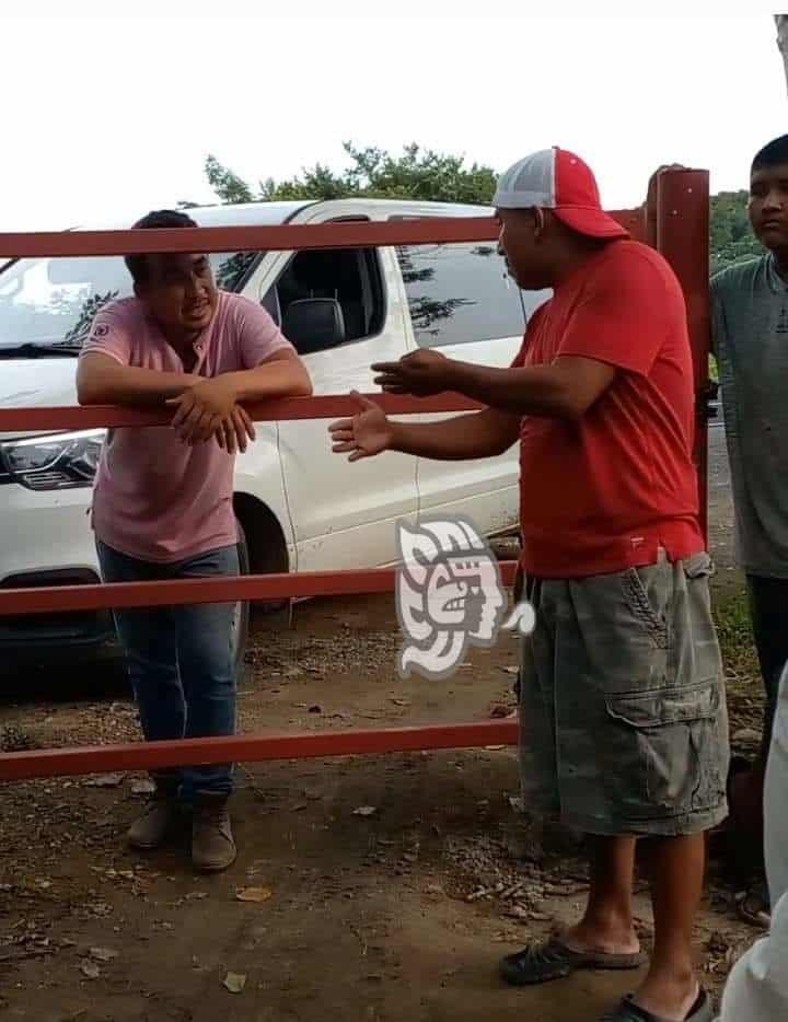 Se unen vecinos para evitar desalojo en rancho de Jáltipan