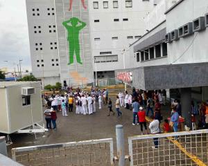 ¡Esperan nuevo nombramiento! Inconforme personal del Hospital de Veracruz con director interino
