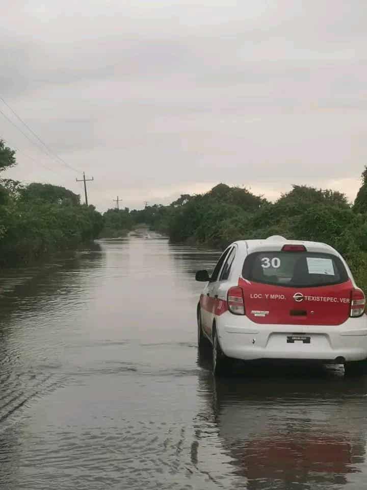 Río Coatzacoalcos tumba puentes y destroza caminos en el sur de Veracruz