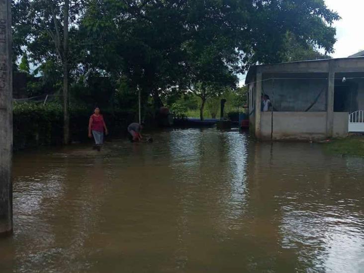 Río Coatzacoalcos tumba puentes y destroza caminos en el sur de Veracruz