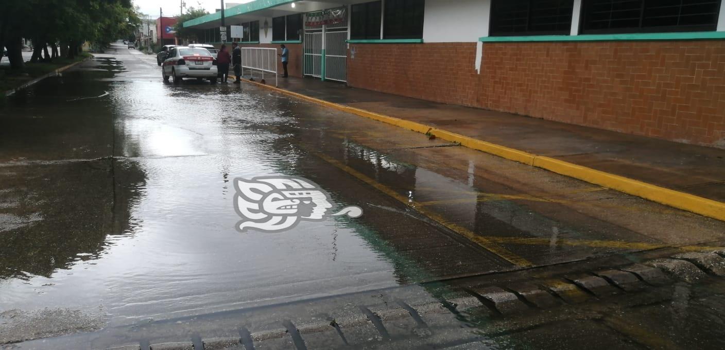 Suspenden clases en primaria Francisco Javier Mina tras inundarse aulas (+Video)