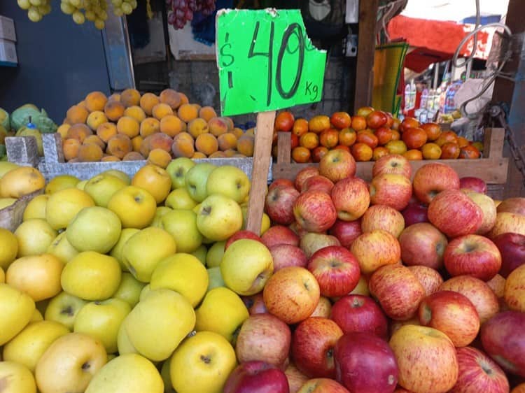 Locatarios del mercado Unidad Veracruzana aumentan precios de frutas y verduras