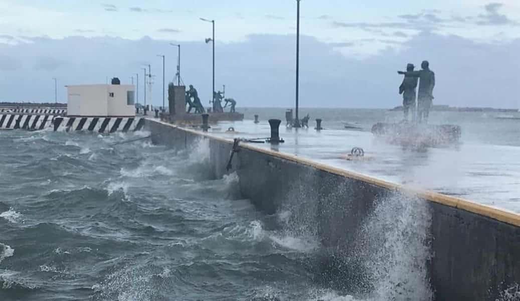 Cierran puerto de Veracruz a navegación menor y mayor por evento de norte