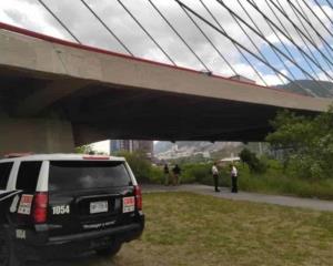 Joven pierde la vida tras lanzarse de puente en San Pedro, Nuevo León