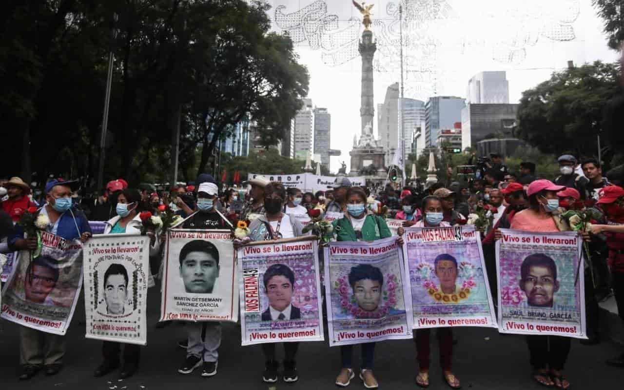 Video:Marchan en CDMX a 8 años de la desaparición de los 43 normalistas de Ayotzinapa