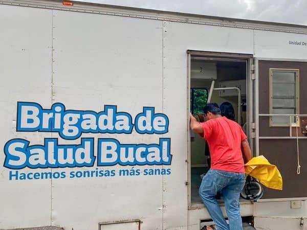 Gobierno de Coatzacoalcos acerca Brigada de Servicios Municipales a Villa Allende