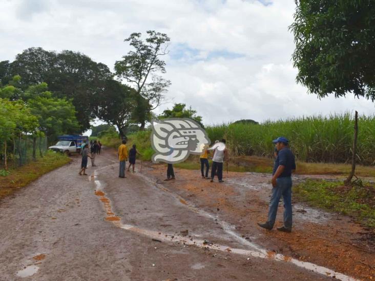 Con palos y machetes, persiguen a delincuentes tras asalto en Acayucan (+Video)