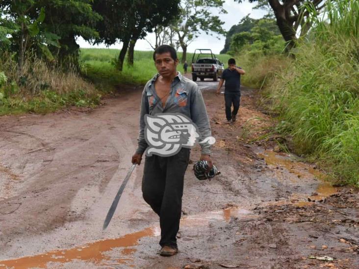 Con palos y machetes, persiguen a delincuentes tras asalto en Acayucan (+Video)