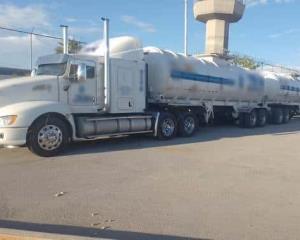Aseguran tractocamión cargado con combustible de procedencia ilícita en Durango