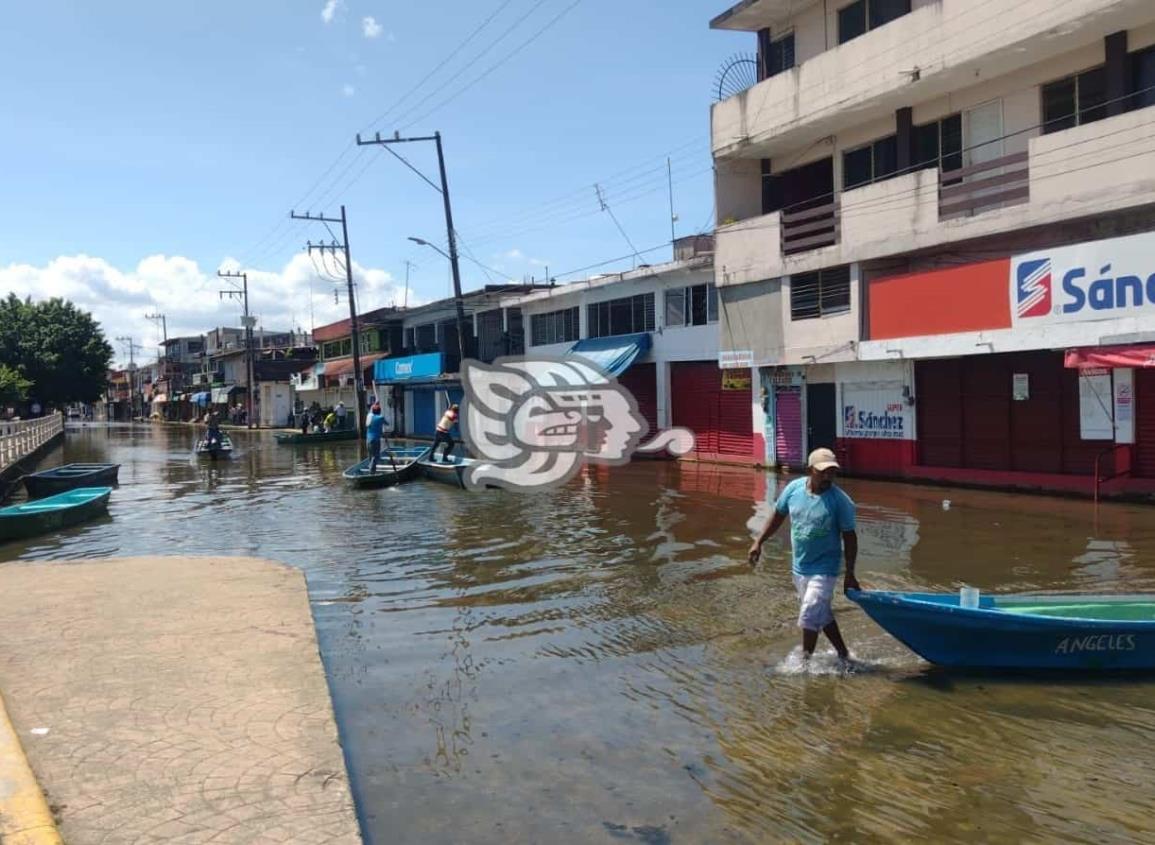 A la baja el agua en calles de Minatitlán