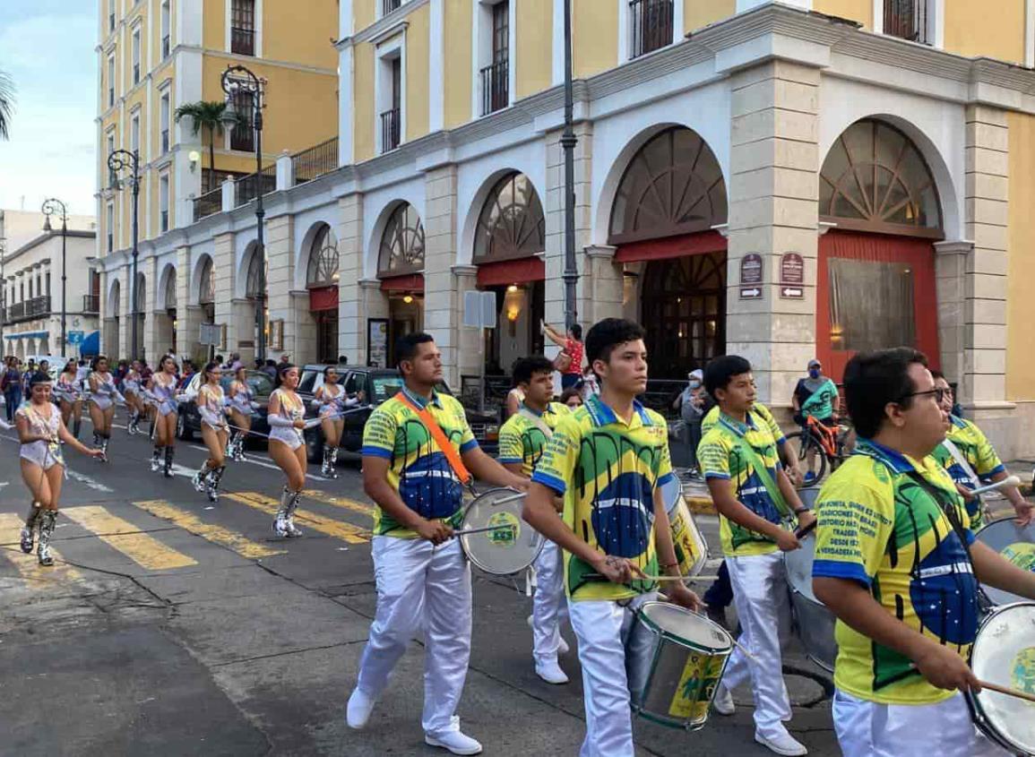 Realizan desfile del Festival Internacional del Folklore en Veracruz (+Video)