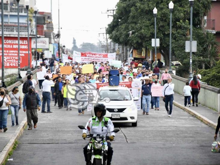 Cecytes en Xalapa se une a movilización nacional; protestan frente al SAT (+Video)