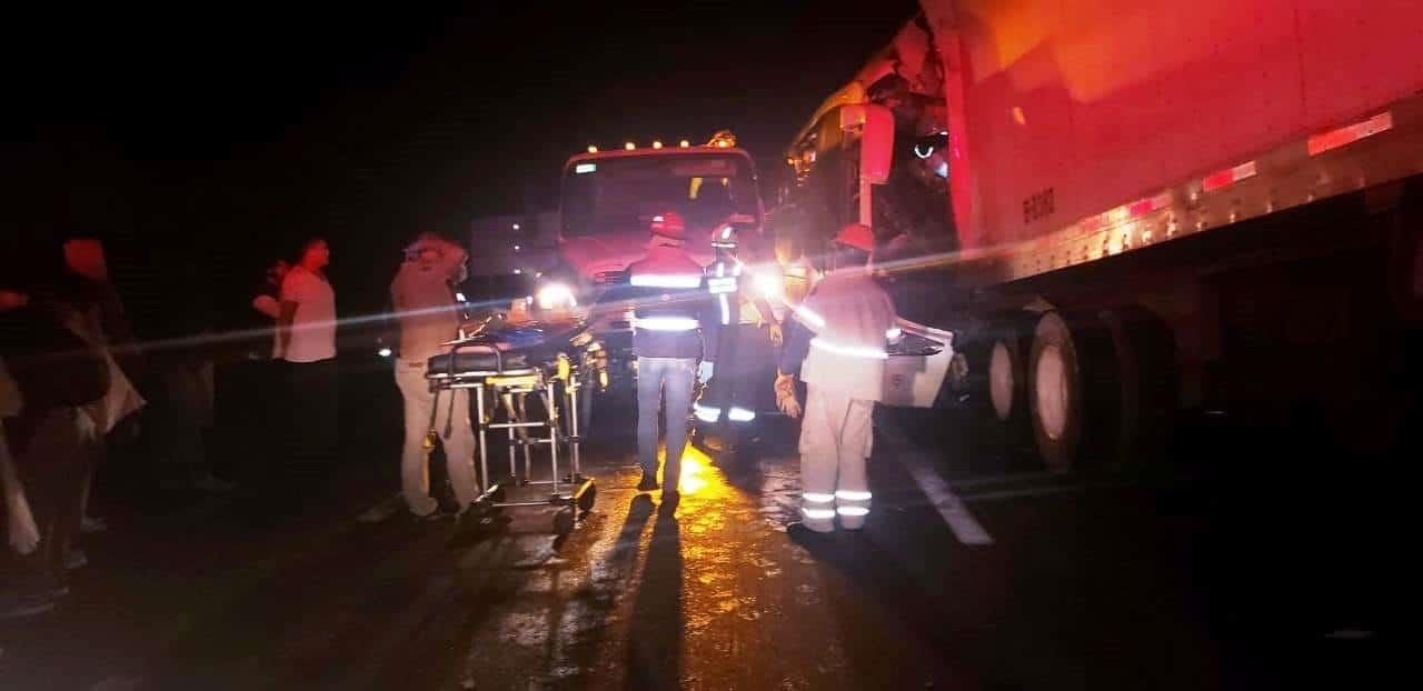 Accidente múltiple sobre la carretera Tinaja-Cosoleacaque deja varios heridos