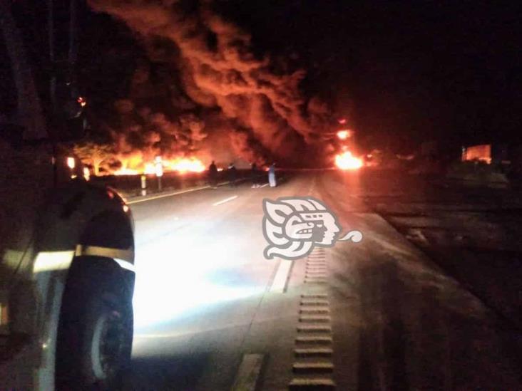 Un muerto por incendio de tráileres en autopista Veracruz-Córdoba