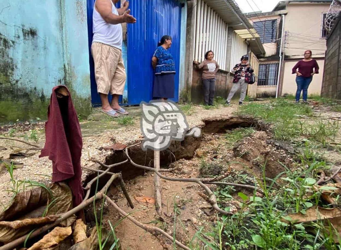 Peligroso socavón en Minatitlán (+Video)