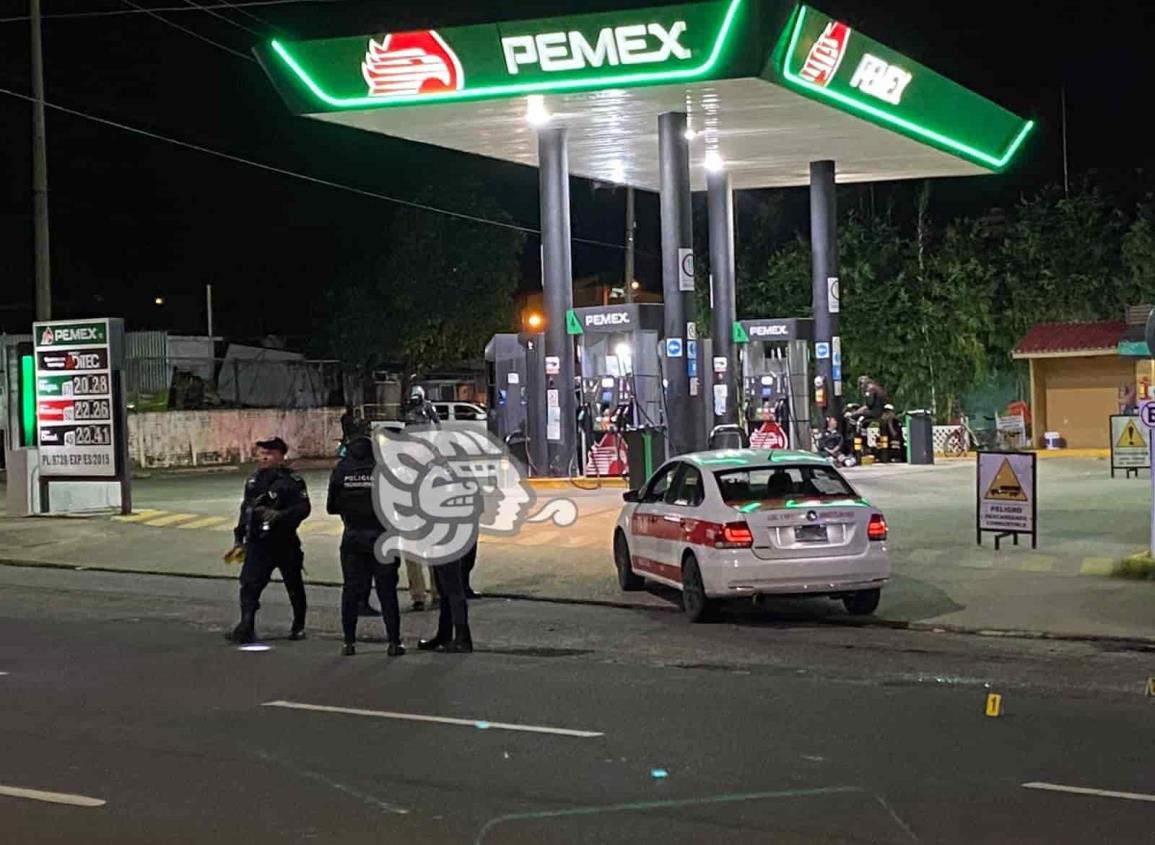 Taxista ejecutado a balazos en gasolinera de Minatitlán