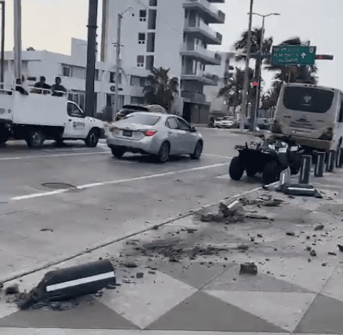 Autobús impacta barras de seguridad en Boca del Río (+Video)