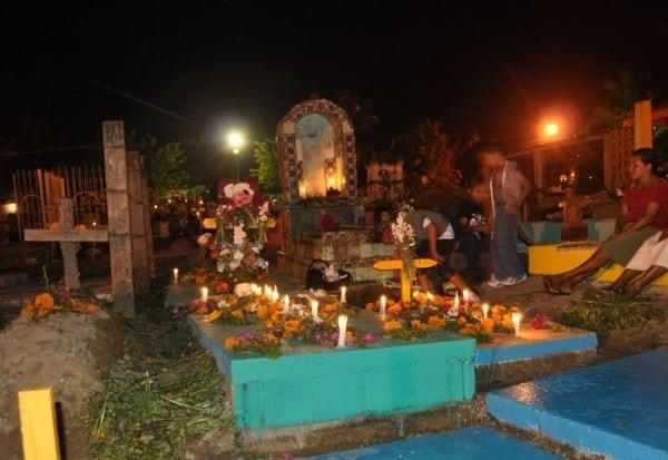 Fiestas de Día de Muertos a celebrarse en dos panteones de Jáltipan