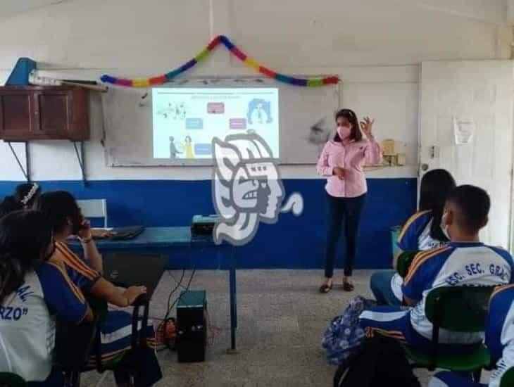 Continúan con pláticas de Educación Sexual en planteles de Nanchital