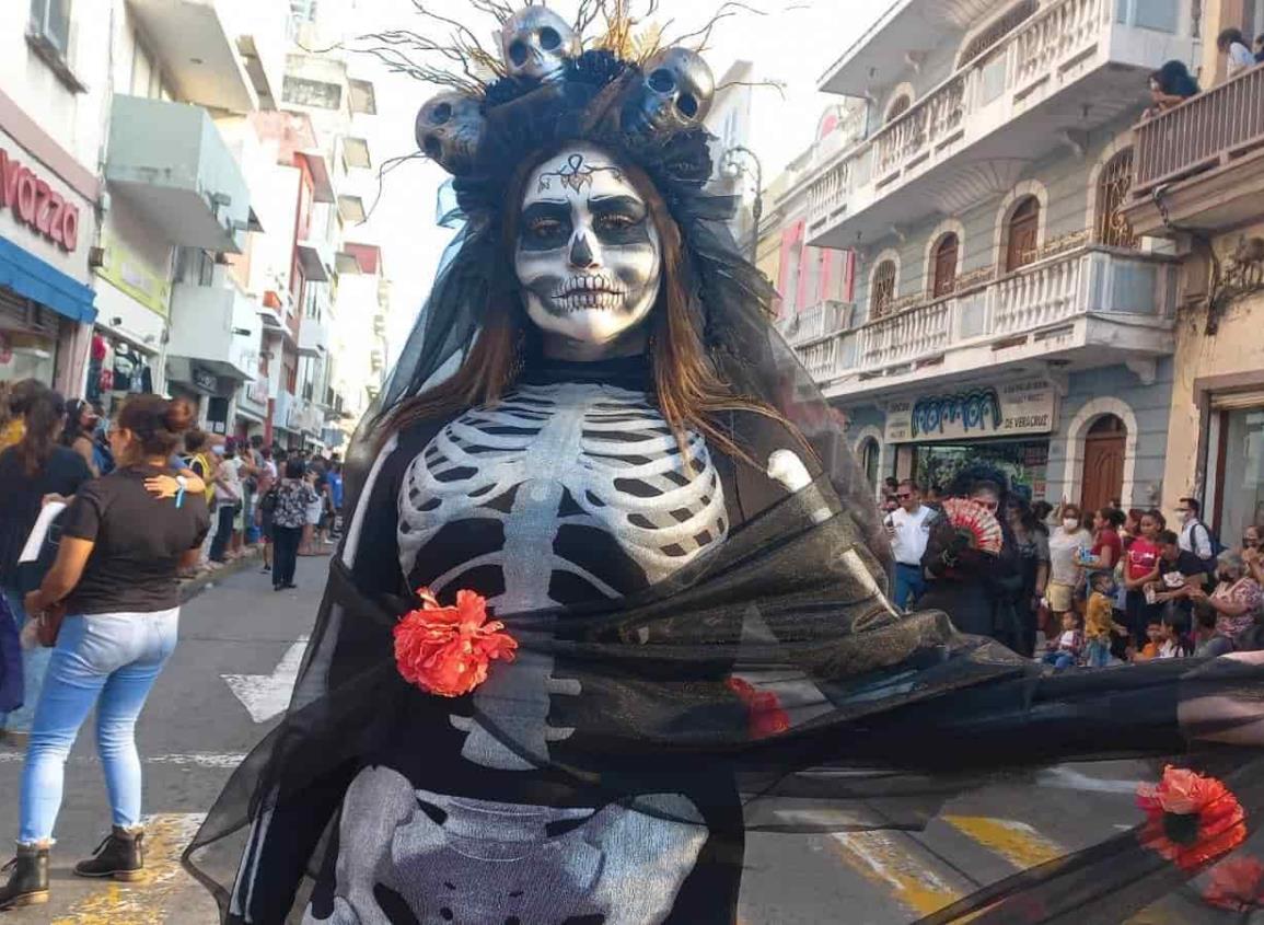 Realizan desfile de Catrinas Tradiciones Mexicanas en Veracruz por Todos Santos(+Video)