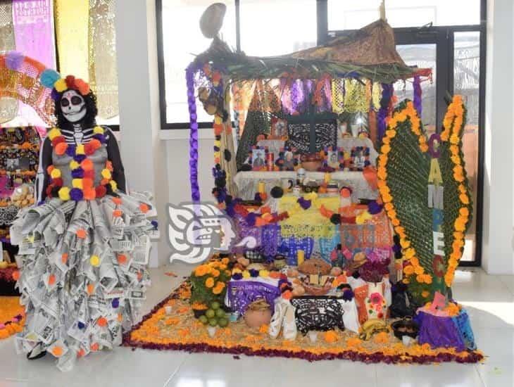 Celebran en Coatzacoalcos tradicional concurso de altares