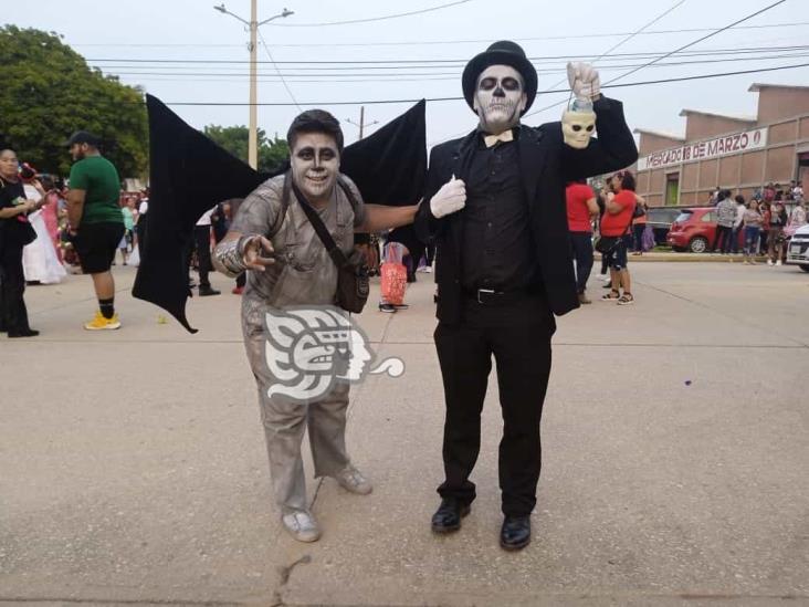 Con desfile asústame panteón arranca el Día de Muertos en Allende